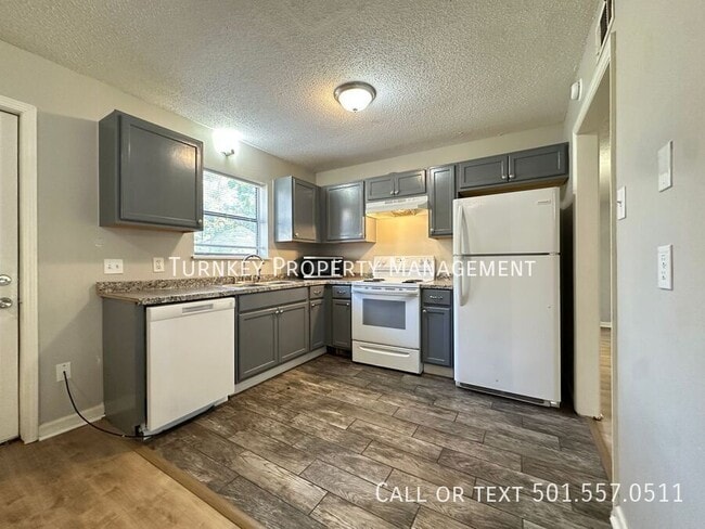 Building Photo - 361 N Oak Ct