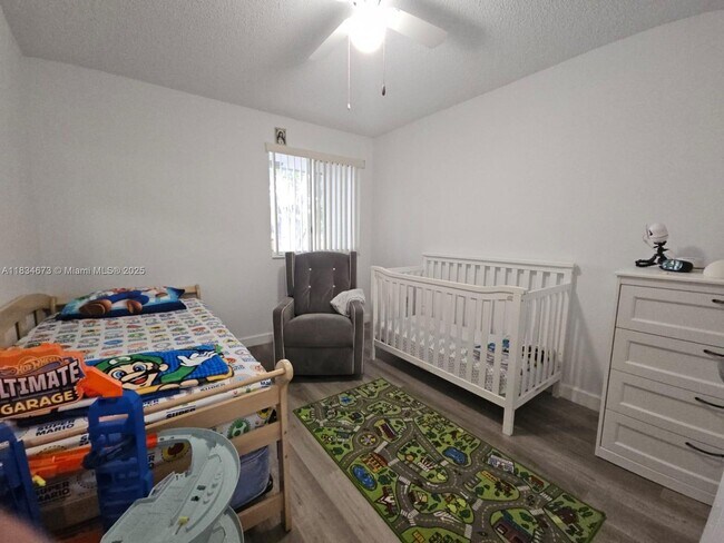 Building Photo - 5030 NW 116th Ct