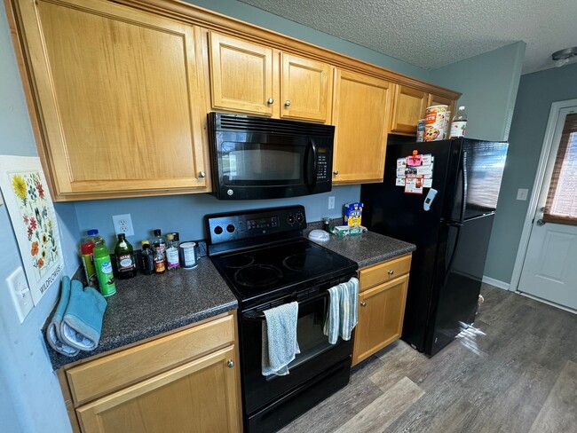 Building Photo - Awesome Standalone Townhouse at Bridgewater!