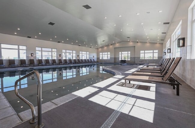 Building Photo - 3 Bed 2.5 Bath Townhome with Great Amenities