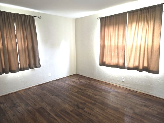 Building Photo - Charming 2-bedroom, 2-bathroom home