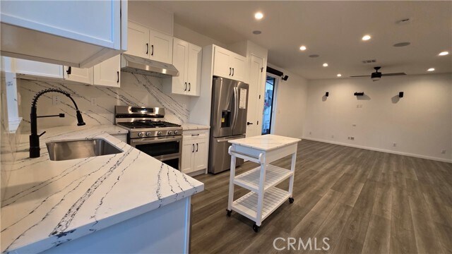 Building Photo - 18222 Chatsworth St