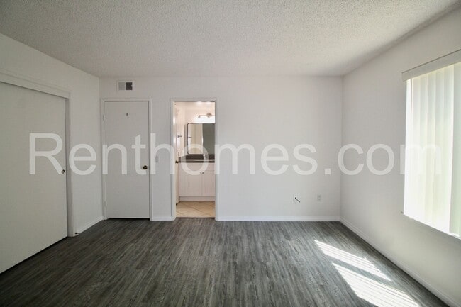 Building Photo - 15519 Andorra Way