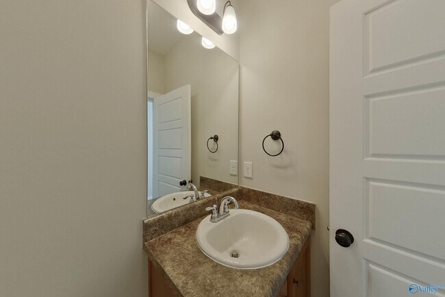 Building Photo - 44 Maple Leaf Dr