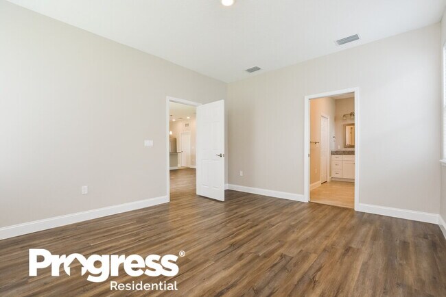 Building Photo - 14 Eleven Oaks Cir