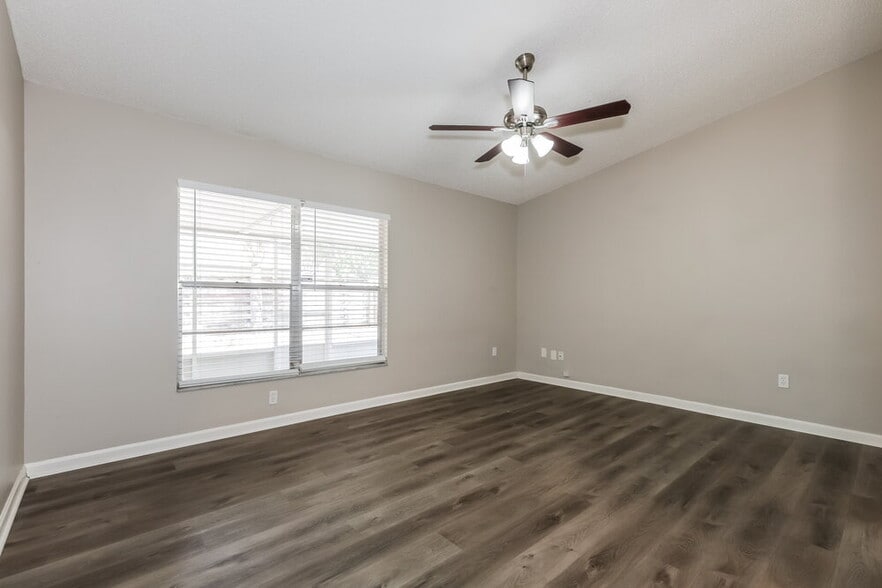 Building Photo - 3039 Annadale Cir