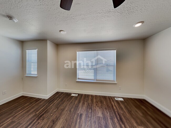 Building Photo - 2320 E Wild Horse Way