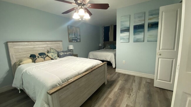 Building Photo - Charming 2/2 Seasonal Rental in Sarasota – Minutes from the Beach! Private Courtyard Included!!