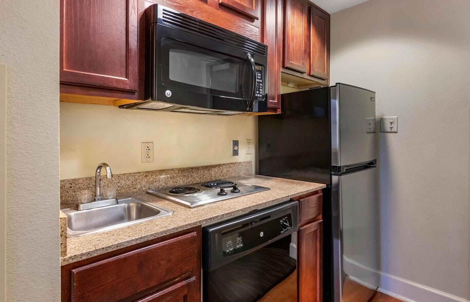 Building Photo - Furnished Studio-Lakeland - I-4