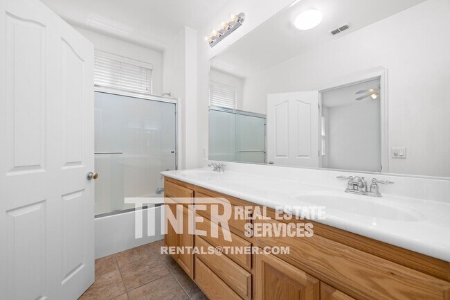 Building Photo - Beautiful North Natomas Home