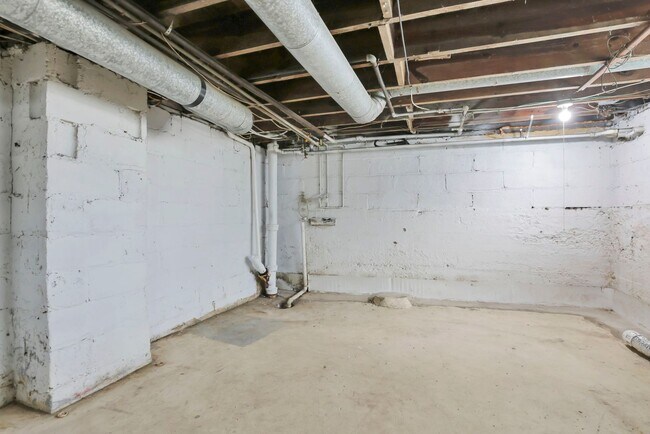 Building Photo - 45-47 N Hague Ave