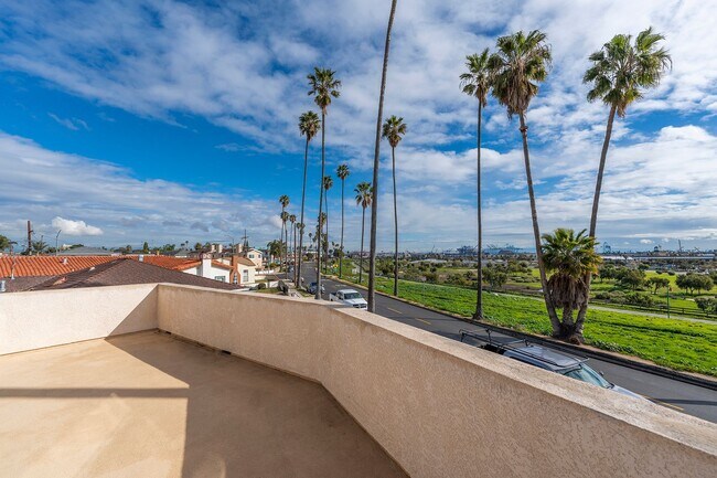 Building Photo - San Pedro Unit with Spectacular Ocean/Mari...