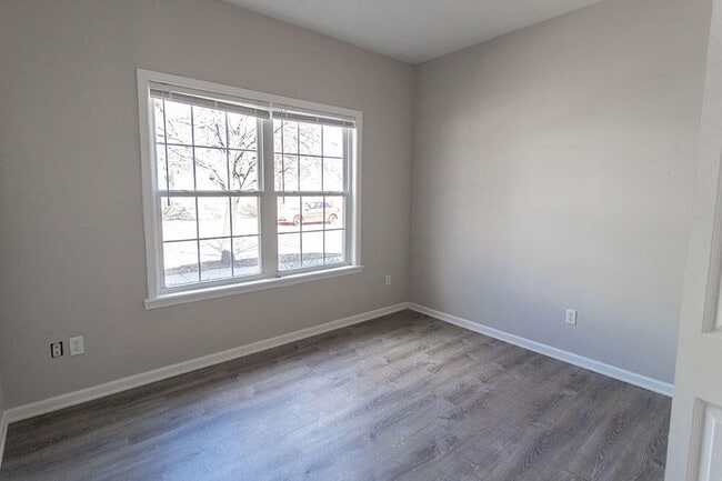 Building Photo - 1924 Center St