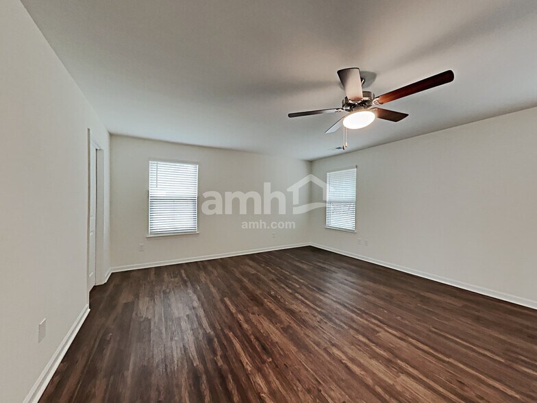 Building Photo - 5050 Twin River Dr