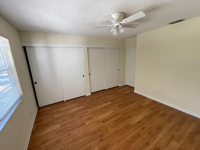 Building Photo - 2054 Los Lomas Dr