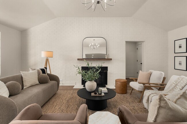 Building Photo - 234 NW Clearview Dr