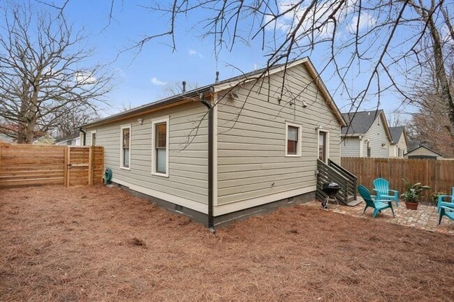 Building Photo - 87 Chester Ave SE