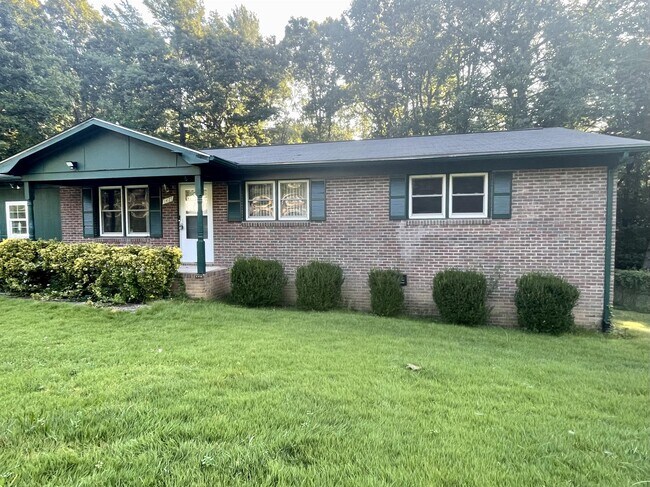 Building Photo - 1427 Oak Hill Dr