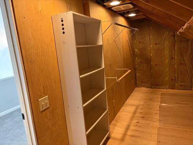 Building Photo - 1157 Shoreline Dr