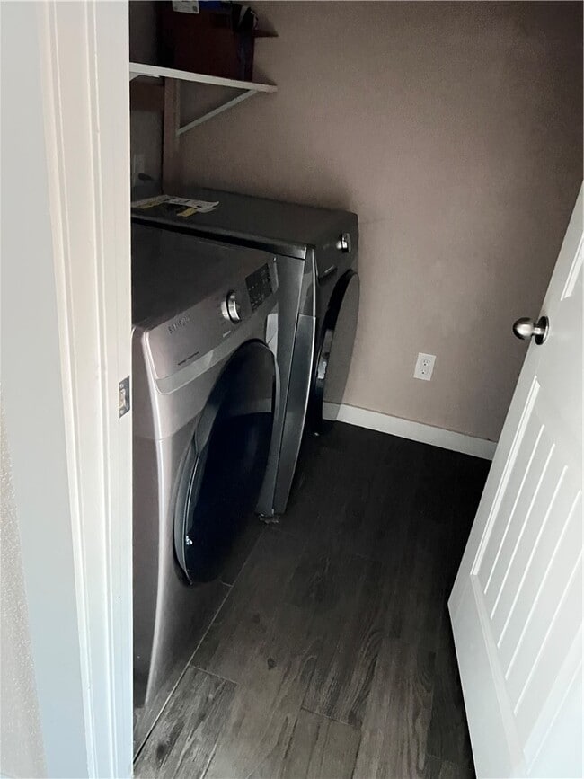 Building Photo - 431 Red Robin St