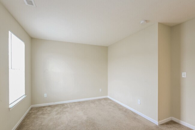 Building Photo - Preleased