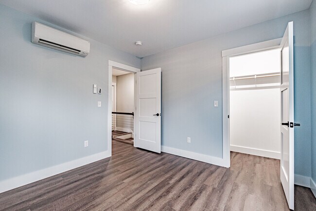 Building Photo - 9 Sunshine Circle