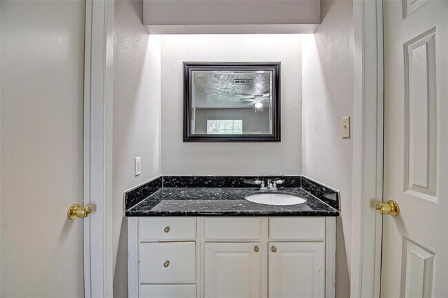 Building Photo - 11203 Doric Ct