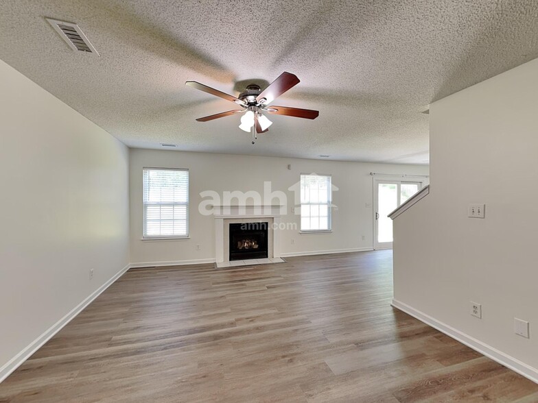 Building Photo - 6820 Squirrels Foot Ct