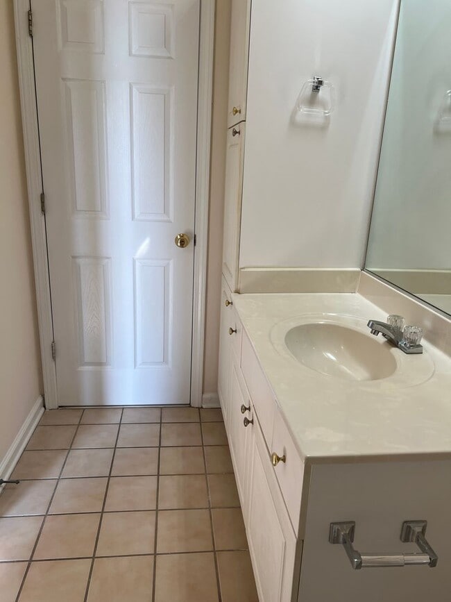 Building Photo - Beautiful Condo in Gated Community! Resort Style Amenities, Walk to beach, Awesome Myrtle Beach L...