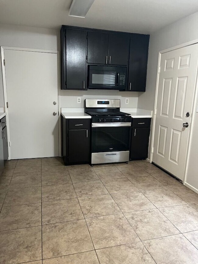 Building Photo - JR5904