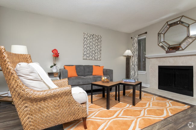 2BR, 1BA - 850SF - 555 Mansell
