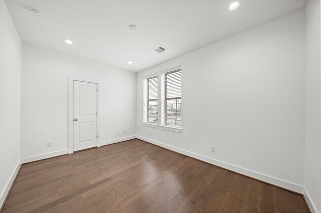 Building Photo - 2603 Hutchins St