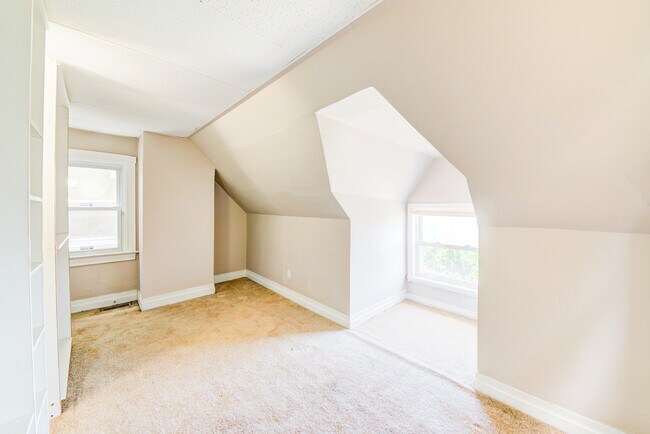 Building Photo - Available JUNE 2026  - Beautiful 3+ Bedroom Home w/ City Views!