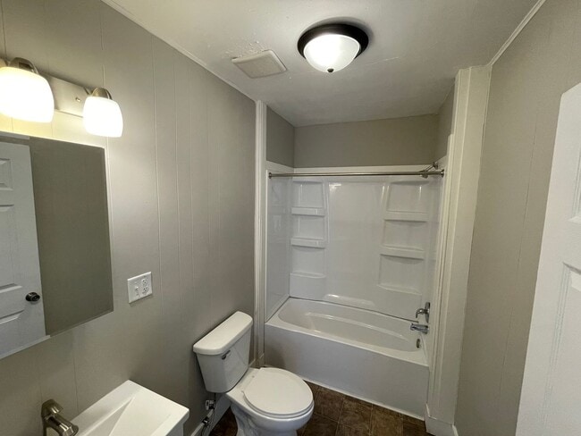 Building Photo - Renovated 3-Bedroom 1-Bathroom Home