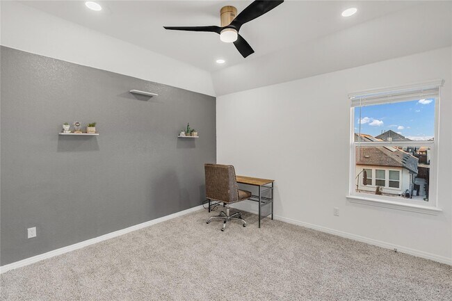 Building Photo - 111 Fortuna Ct