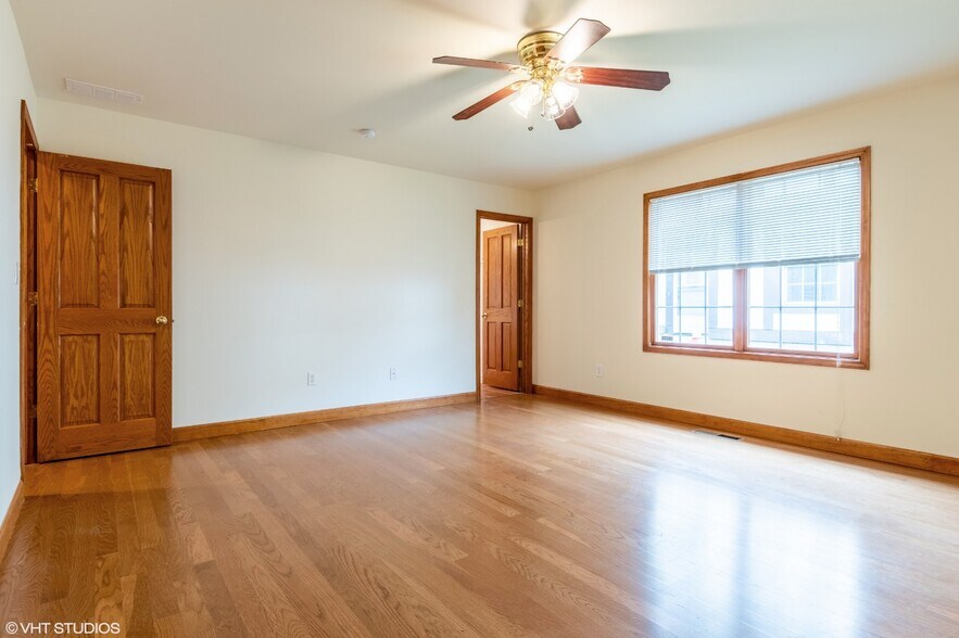 Building Photo - 2542 N Talbott St