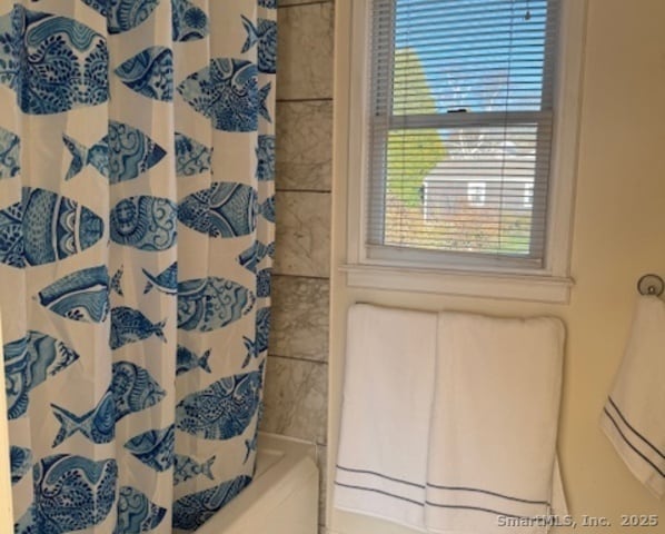 Building Photo - 123 Seneca Dr