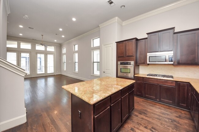 Building Photo - 1831 Dart St