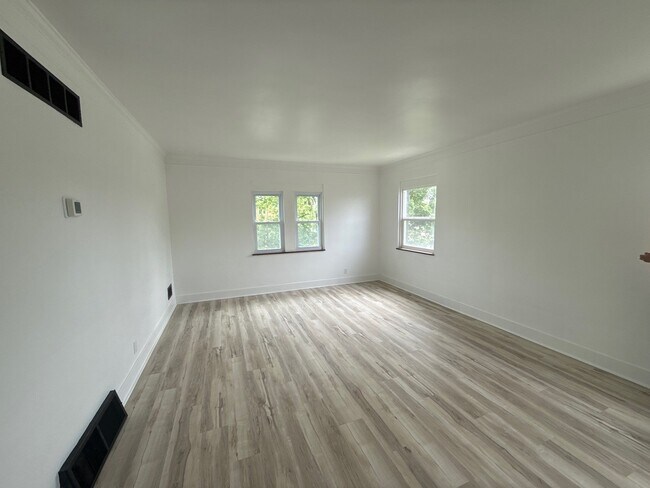Building Photo - 7209 Brookcrest Dr