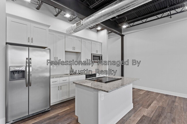 Building Photo - 4650 Hampton Ave