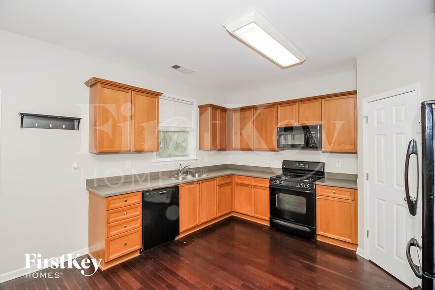 Building Photo - 6003 Escher Ln