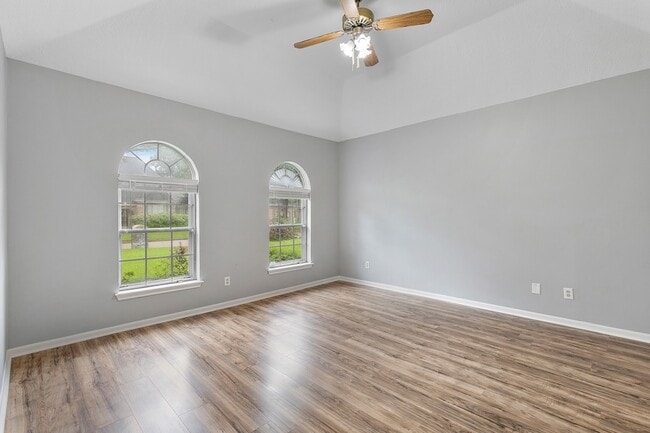 Building Photo - 5622 Woodland Creek Dr