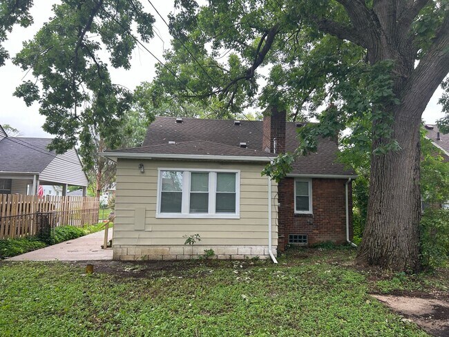 Building Photo - 6175 Guilford- 4 BEDS & 1.5 BATH FOR RENT!
