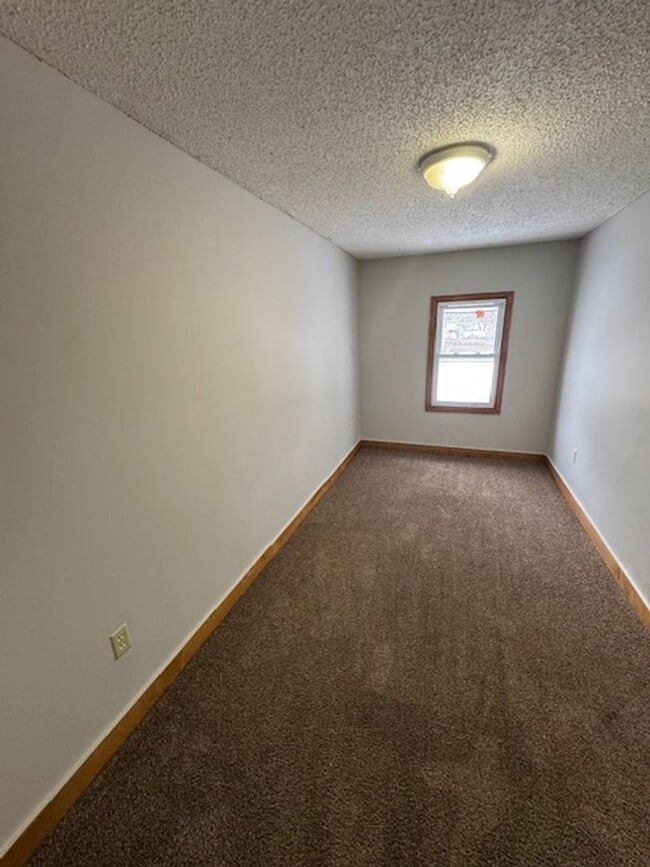 Building Photo - 1223 Elm St