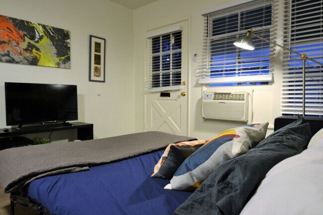 Building Photo - 12423-25 Chandler Bungalows