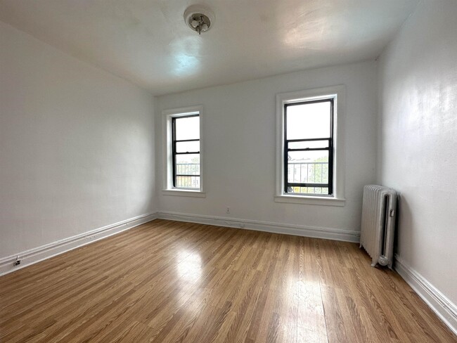 Building Photo - 117 Corbin Ave