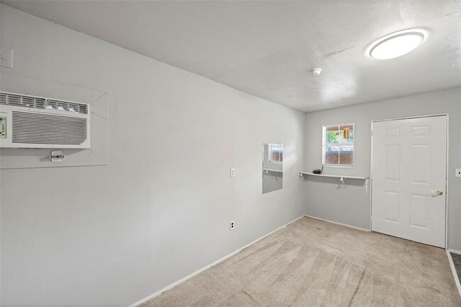 Building Photo - 510 Munger St