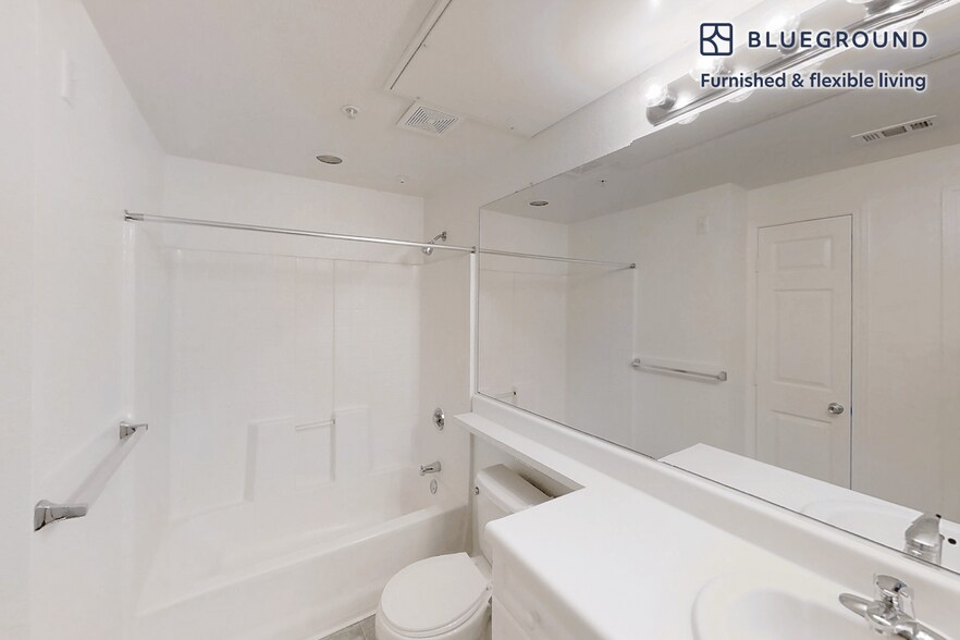 Building Photo - 3200 Rubino Dr