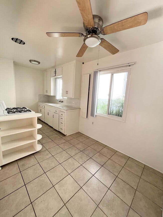 Interior Photo - HENDERSON