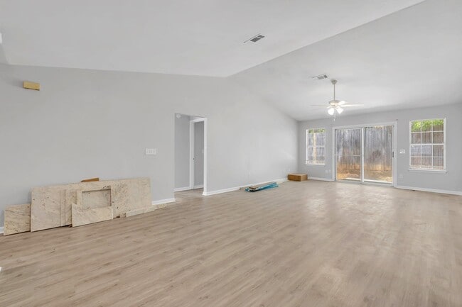 Building Photo - 700 Liberty St